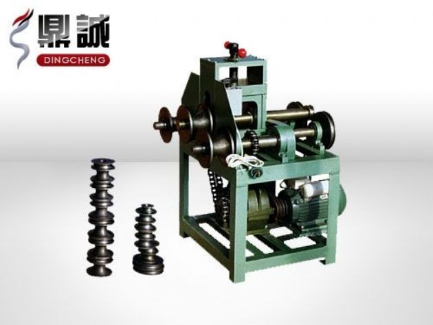 點擊查看詳細信息<br>標題：立式多功能滾動式彎管機 閱讀次數：4928